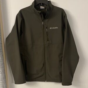 Men’s Columbia Softshell Coat. Green. Large.